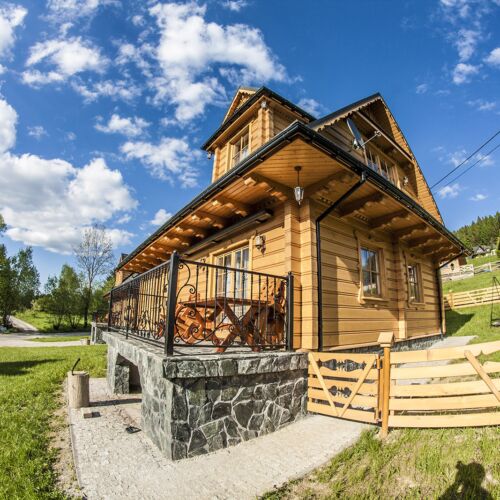 Roubenka (jako celek) pro 10 os. s výhledem na hory celý Dům