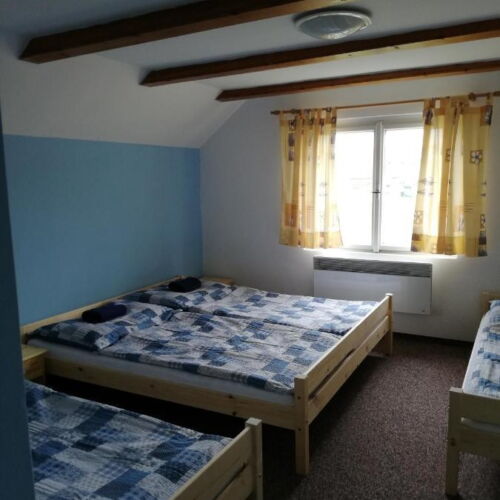 Chata (jako celek) s privátní koupelnou mimo apartmán s terasou pro 8 os.