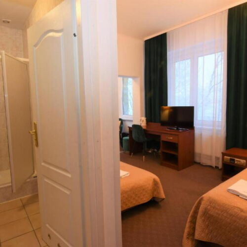Garden View Triple Room ensuite