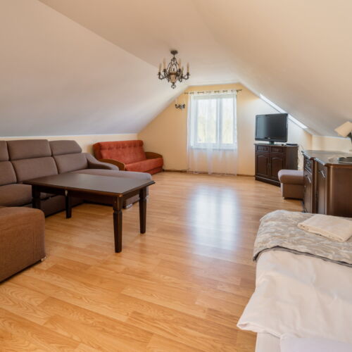 Camera lCD TV cu duș pentru 6 pers.