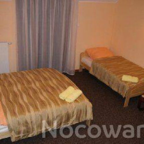 Pokoj se sprchou se zahradou pro 3 os.