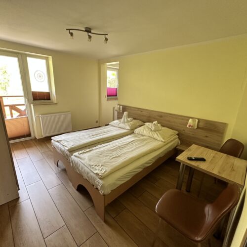 Pokój 4-osobowy z łazienką z widokiem na góry