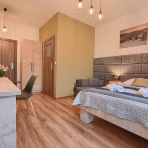 Pokój 3-osobowy z dostępem do ogrodu z widokiem na góry