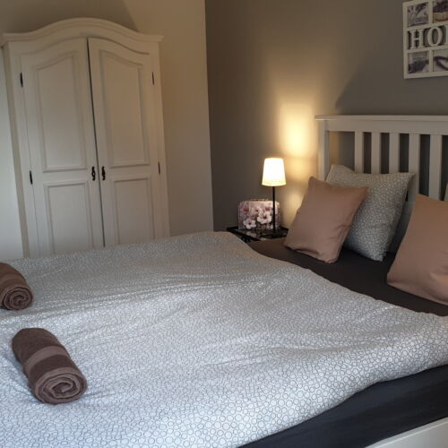 Upstairs Premium 2-Room Apartment for 4 Persons (extra bed available)