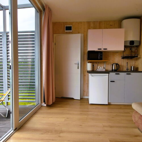 Domek letniskowy 4-osobowy Przyjazny podróżom rodzinnym z tarasem (możliwa dostawka)