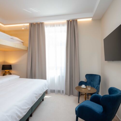 Camera tripla standard