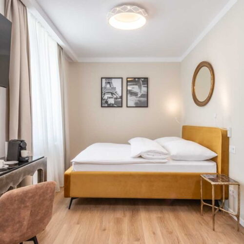 Camera dubla studio cu chicinetă proprie