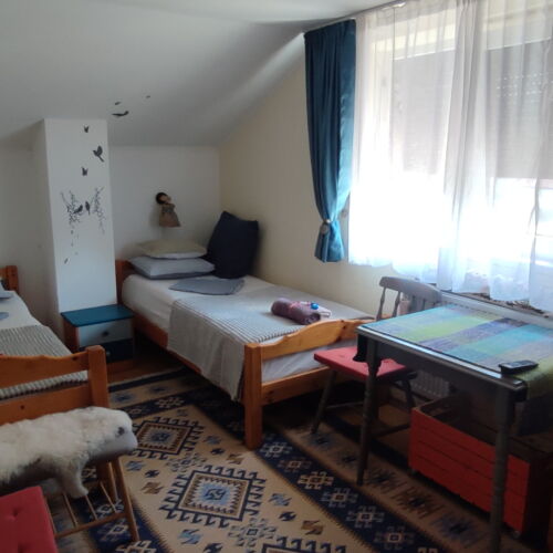 Casă de vacanță întreaga unitate cu vedere spre grădină pentru 5 pers. (se inchirieaza doar integral)