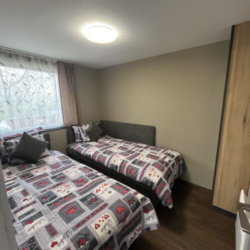 Casă de weekend familial(ă) întreaga unitate pentru 4 pers. (se inchirieaza doar integral)