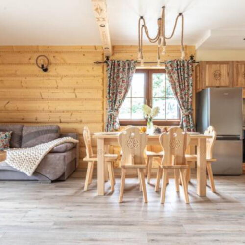 Roubenka (jako celek) se zahradou pro 6 os. s výhledem na hory