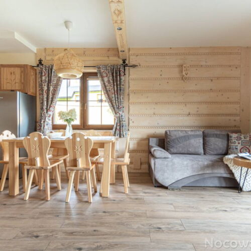 Roubenka (jako celek) se zahradou pro 6 os. s výhledem na hory