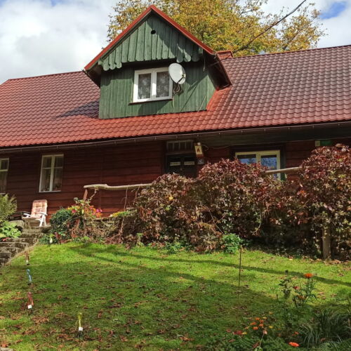 Domek drewniany 13-osobowy z łazienką z dostępem do ogrodu