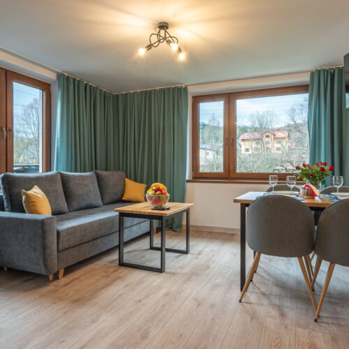 2-Zimmer-Apartment für 4 Personen mit Balkon und Aussicht auf die Berge (Zusatzbett möglich)