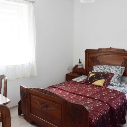 Pokój 3-osobowy z łazienką z dostępem do ogrodu