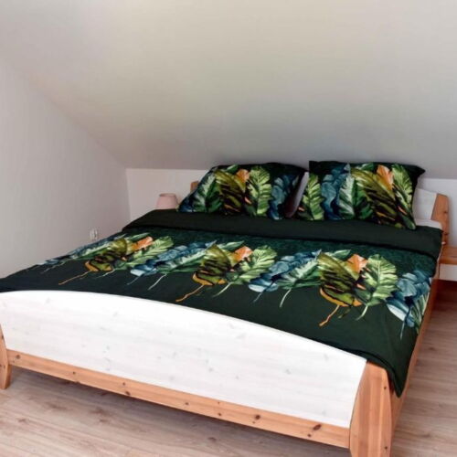 Pokój 4-osobowy z łazienką z dostępem do ogrodu