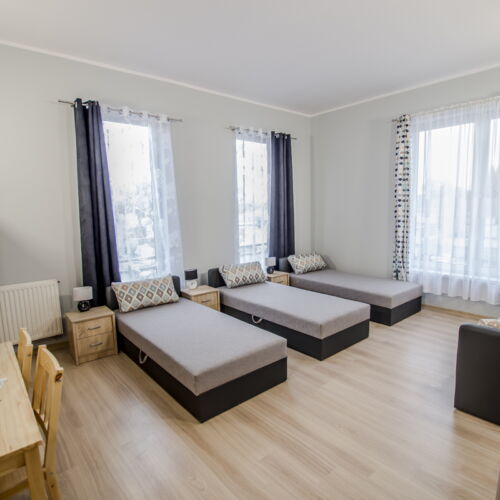 Camera cvadrupla lCD TV cu aer condiționat