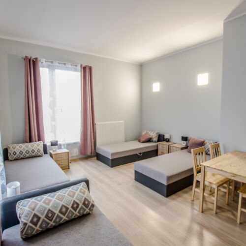 Camera cvadrupla lCD TV cu aer condiționat