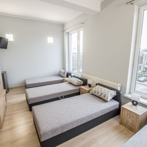 Camera cvadrupla lCD TV cu aer condiționat