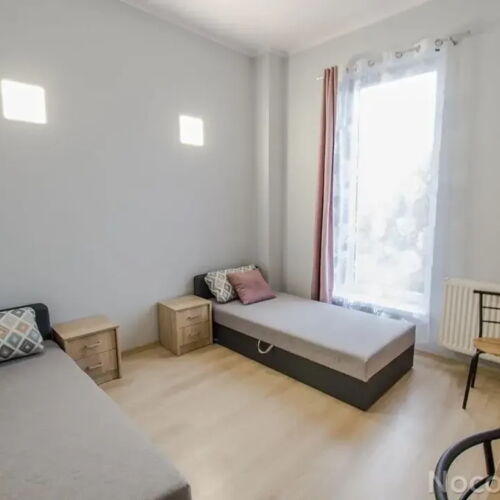 Camera cvadrupla lCD TV cu aer condiționat