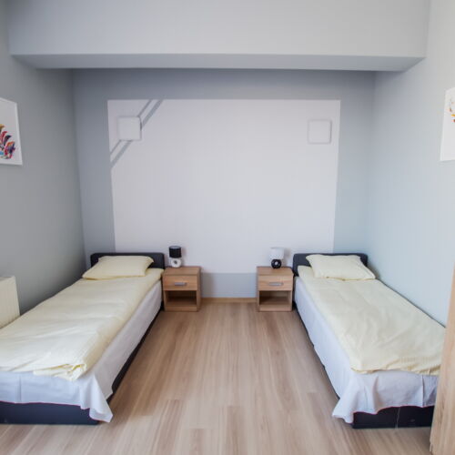 Camera twin lCD TV cu aer condiționat