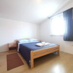 Comfort Upstairs 4-Room Apartment for 7 Persons