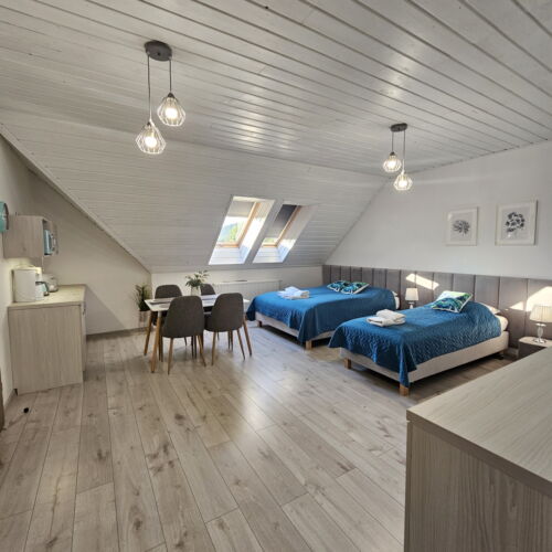 Pokoj se sprchou se zahradou pro 4 os.