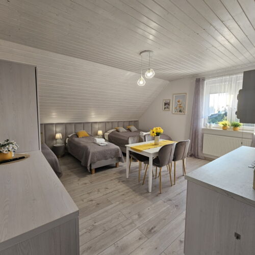 Pokoj se sprchou se zahradou pro 4 os.