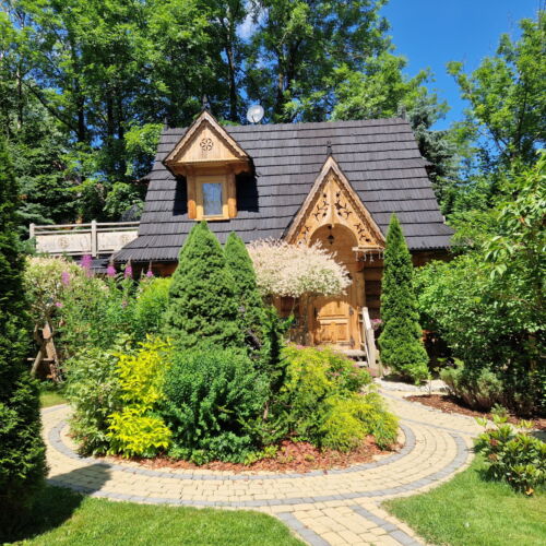 Roubenka (jako celek) se zahradou pro 5 os. s výhledem na hory