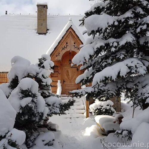 Roubenka (jako celek) se zahradou pro 8 os. s výhledem na hory