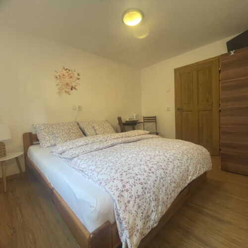 Dvoulůžkový pokoj s manželskou postelí č.2