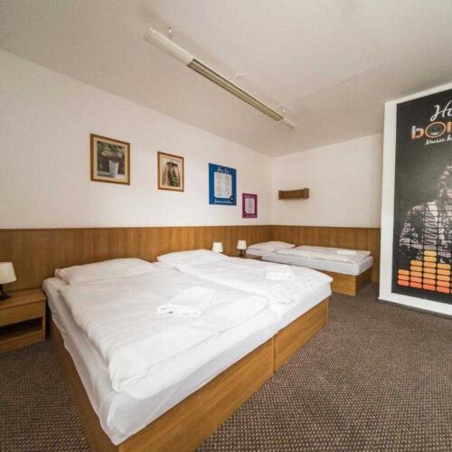 Izba so sprchou  pre 3 os.