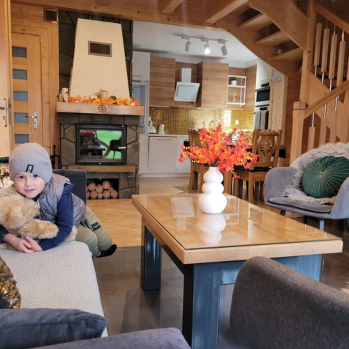 Hütte mit Garten und Aussicht auf die Berge