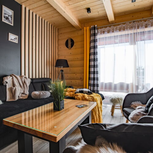 Hütte mit Garten und Aussicht auf die Berge