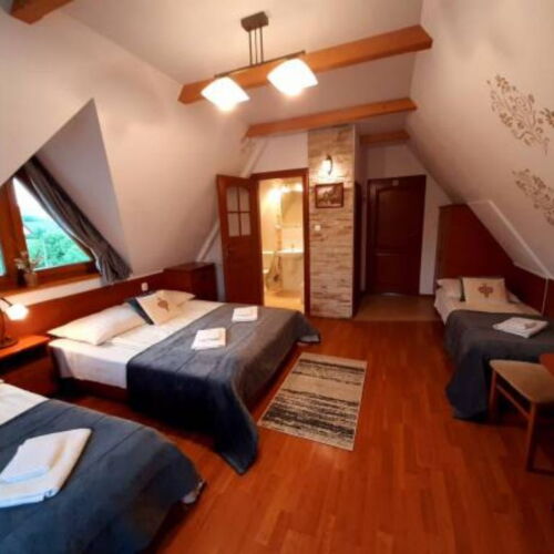 Pokój 4-osobowy Standard z balkonem