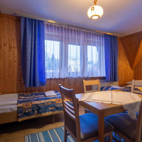 Pokój 4-osobowy z balkonem z łazienką