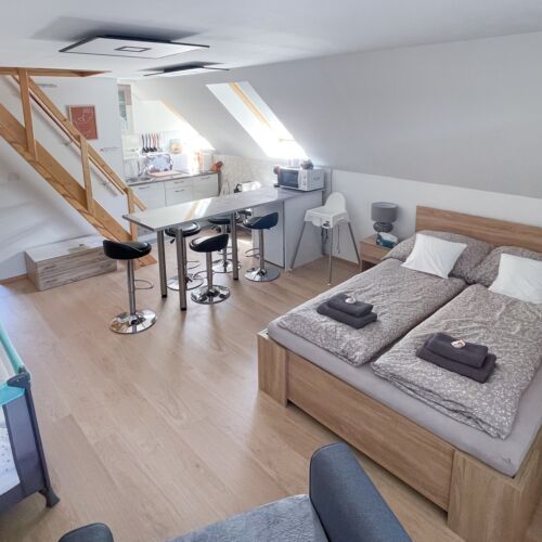 Forest View Upstairs Apartment for 5 Persons (extra bed available)