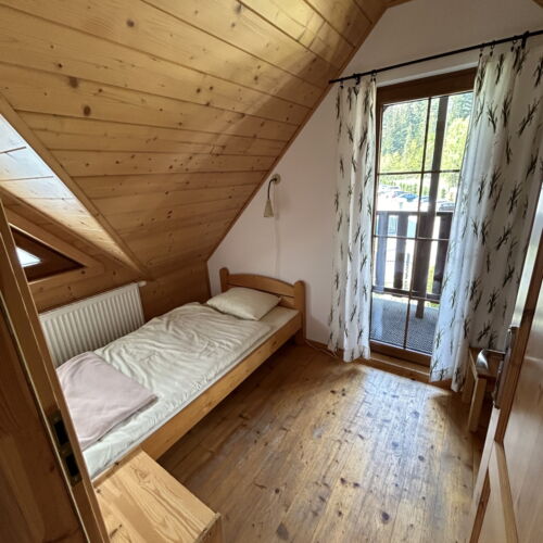 Domek całoroczny 4-osobowy z balkonem z łazienką (możliwa dostawka)