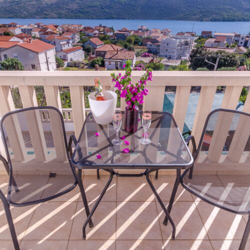 Apartament 6-osobowy z klimatyzacją z widokiem na morze z 3 pomieszczeniami sypialnianymi