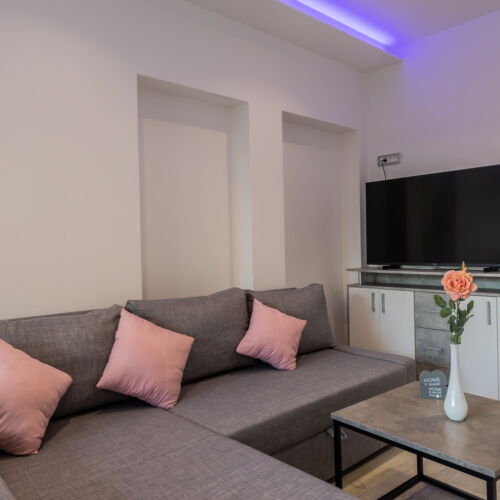 Apartament la etaj cu aer condiționat cu 2 camere pentru 3 pers.