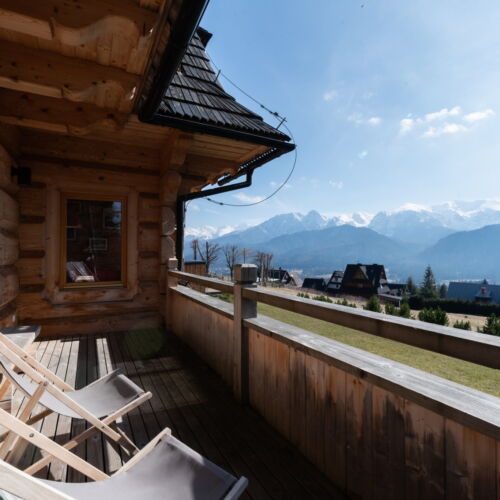 Apartament cu balcon cu vedere spre munte cu 4 camere pentru 10 pers.