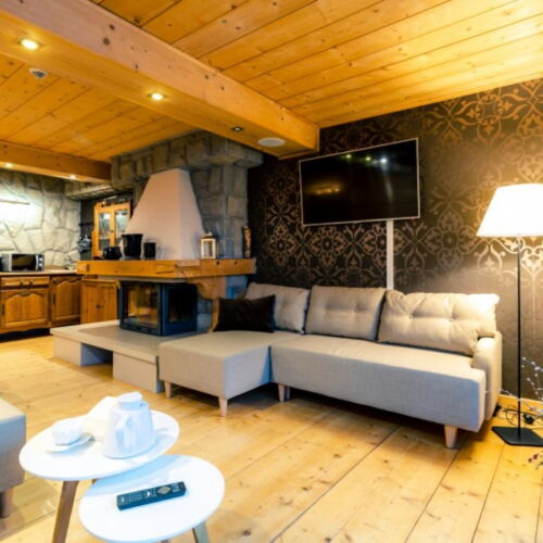 Apartament 5-osobowy z balkonem z łazienką z 2 pomieszczeniami sypialnianymi