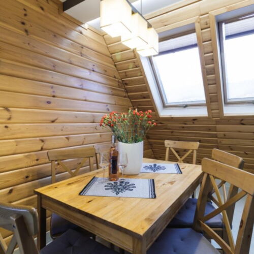 Apartament 6-osobowy z balkonem z łazienką z 3 pomieszczeniami sypialnianymi