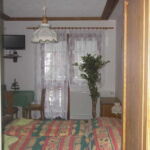 Dvoulůžkový pokoj s manželskou postelí a balkonem