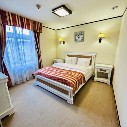 Apartament la etaj cu vedere spre curte cu 1 camera pentru 2 pers.