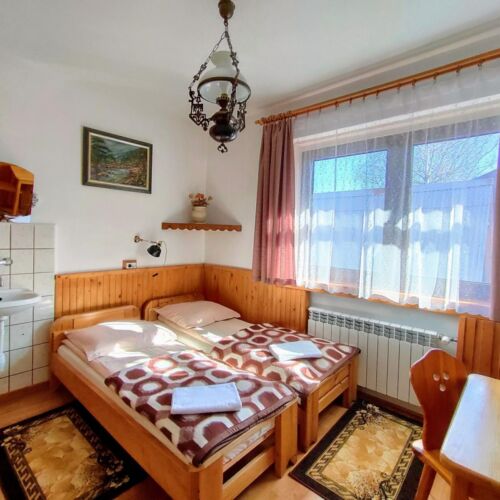 Camera cu baie lCD TV pentru 6 pers.