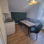 Upstairs 2-Room Apartment for 4 Persons ensuite