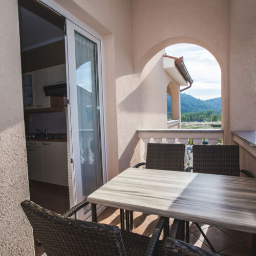 Apartament la etaj cu aer condiționat cu 2 camere pentru 4 pers.