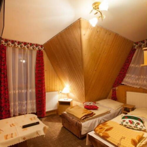 Camera cvadrupla cu baie