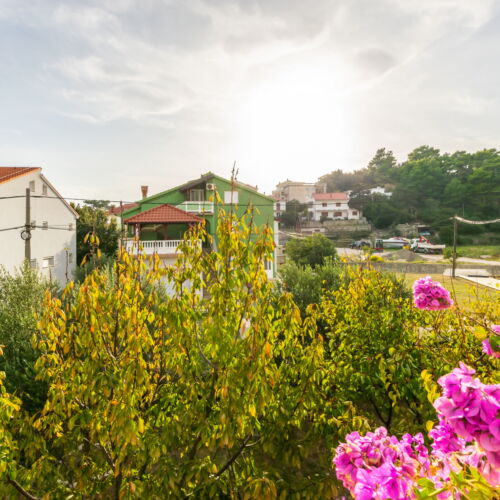 Apartament la etaj cu aer condiționat cu 2 camere pentru 5 pers.