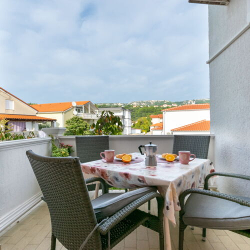 Apartament la etaj cu aer condiționat cu 2 camere pentru 4 pers.